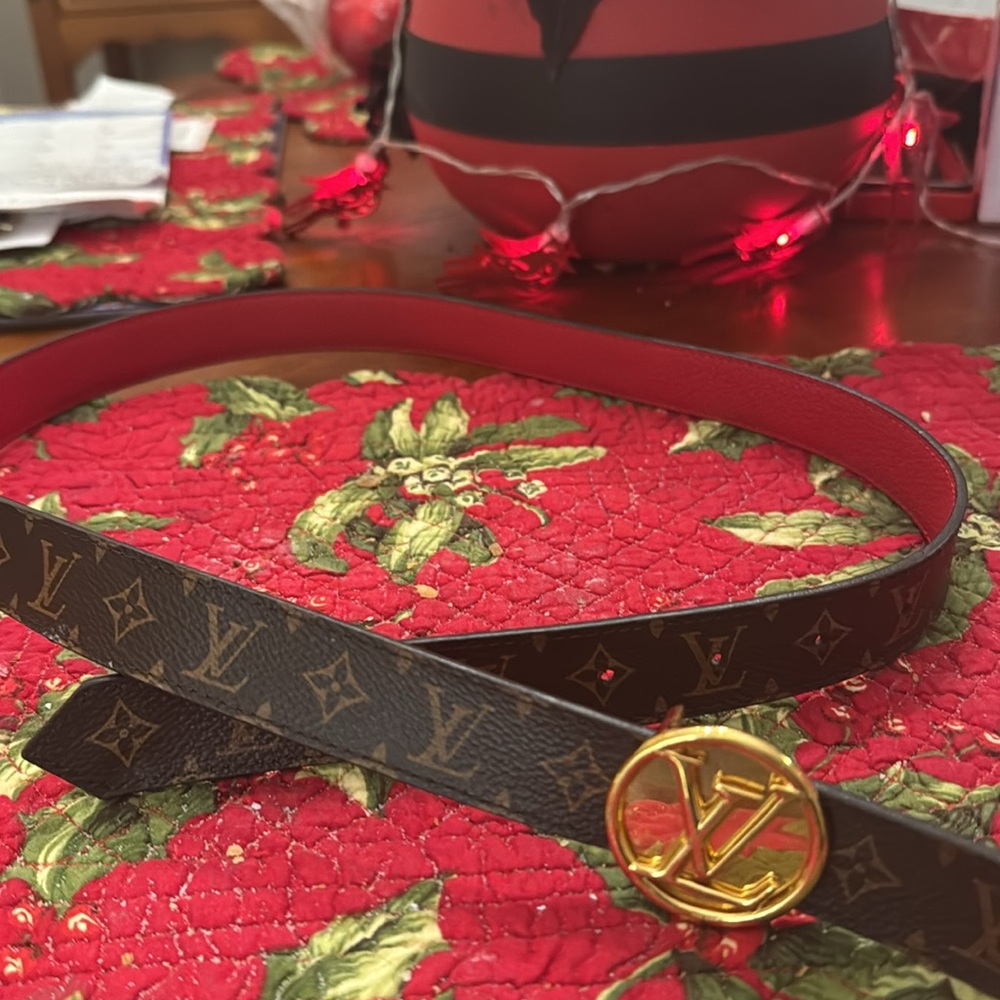Louis Vuitton Signature belt